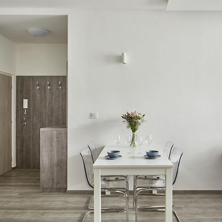 Minimalist Apartment On Wenceslas Square By Prague Days Екстер'єр фото