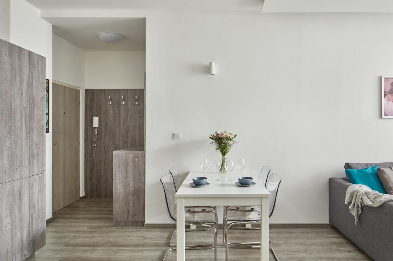 Minimalist Apartment On Wenceslas Square By Prague Days Екстер'єр фото