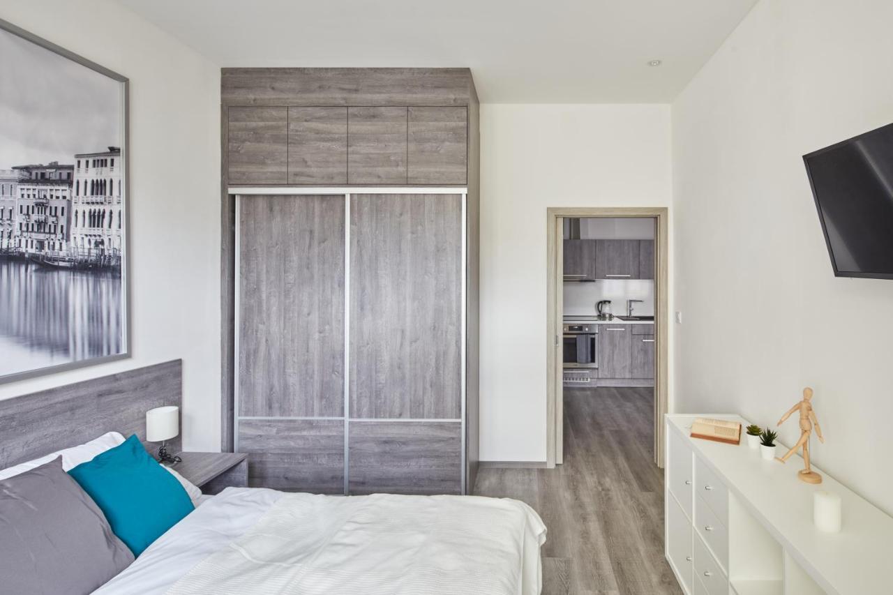 Minimalist Apartment On Wenceslas Square By Prague Days Екстер'єр фото
