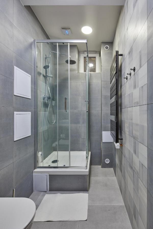 Minimalist Apartment On Wenceslas Square By Prague Days Екстер'єр фото