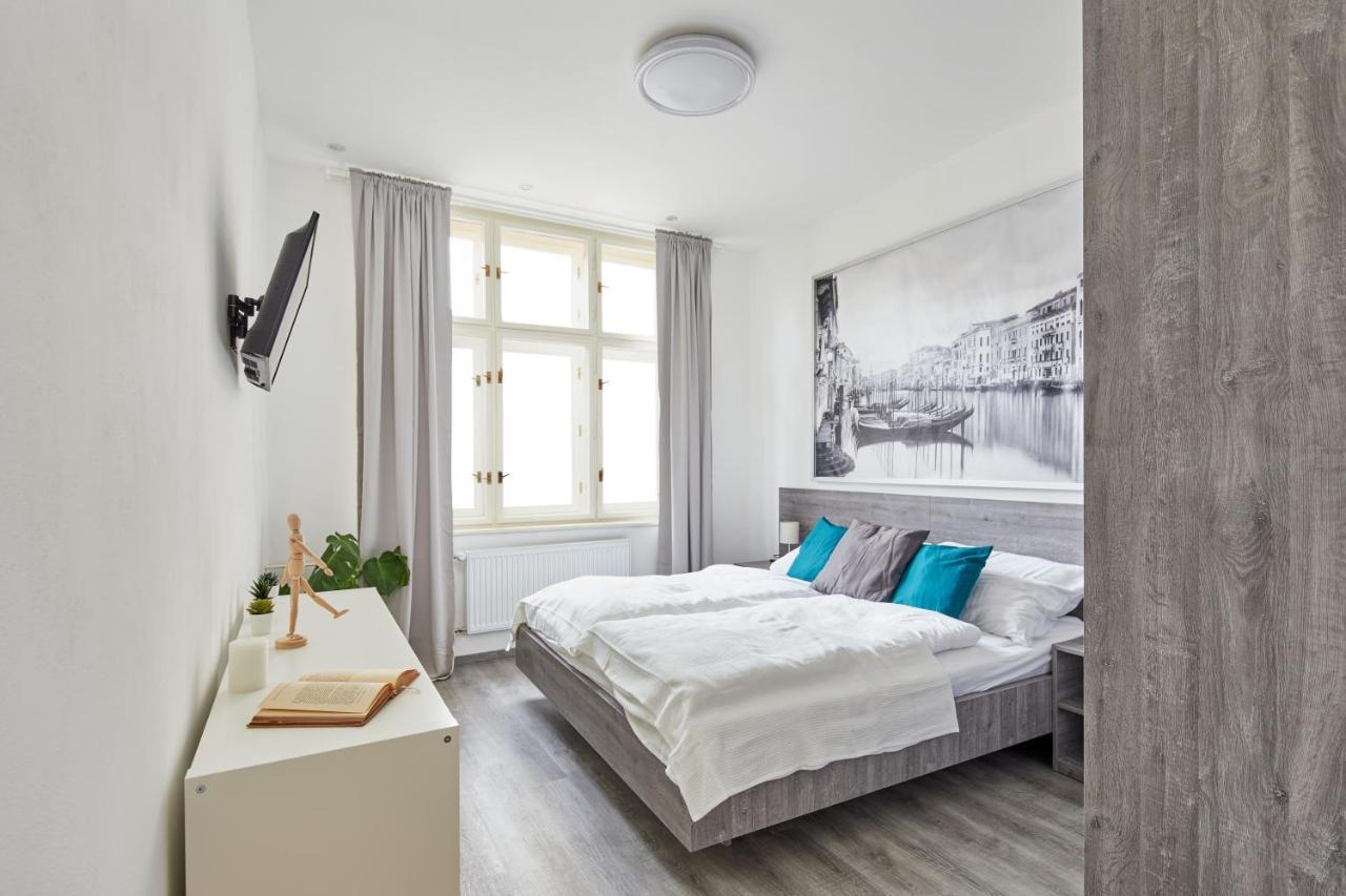 Minimalist Apartment On Wenceslas Square By Prague Days Екстер'єр фото