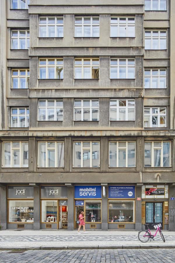 Minimalist Apartment On Wenceslas Square By Prague Days Екстер'єр фото